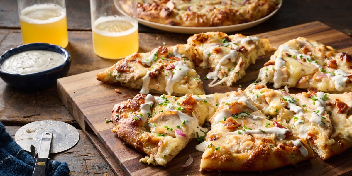 Recreate the 90s Classic: Homemade Chicken Bacon Ranch Pizza Guide